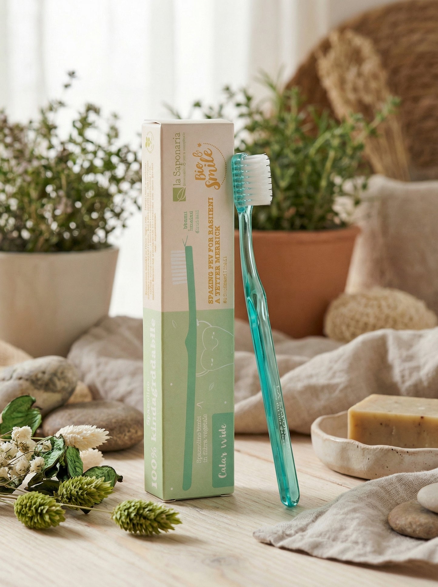 Spazzolino bimbi in fibra vegetale - Denti sani e protetti by La Saponaria — hero product photo