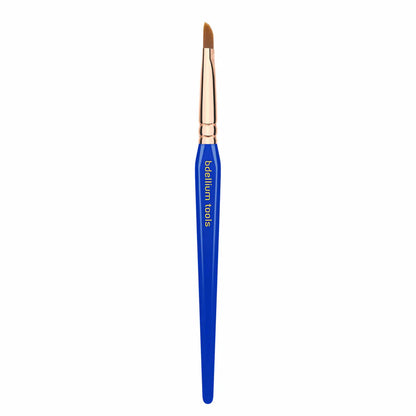 Golden Triangle 548 Dagger Lip