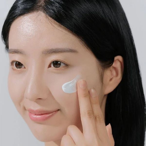 Madagascar Centella Hyalu-Cica WATER-FIT Sun Serum