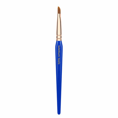 Golden Triangle 548 Dagger Lip