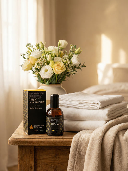 Aprile in Argentario – Profumatore per Tessuti e Biancheria Fresco e Fiorito by Biofficina Toscana — hero product photo