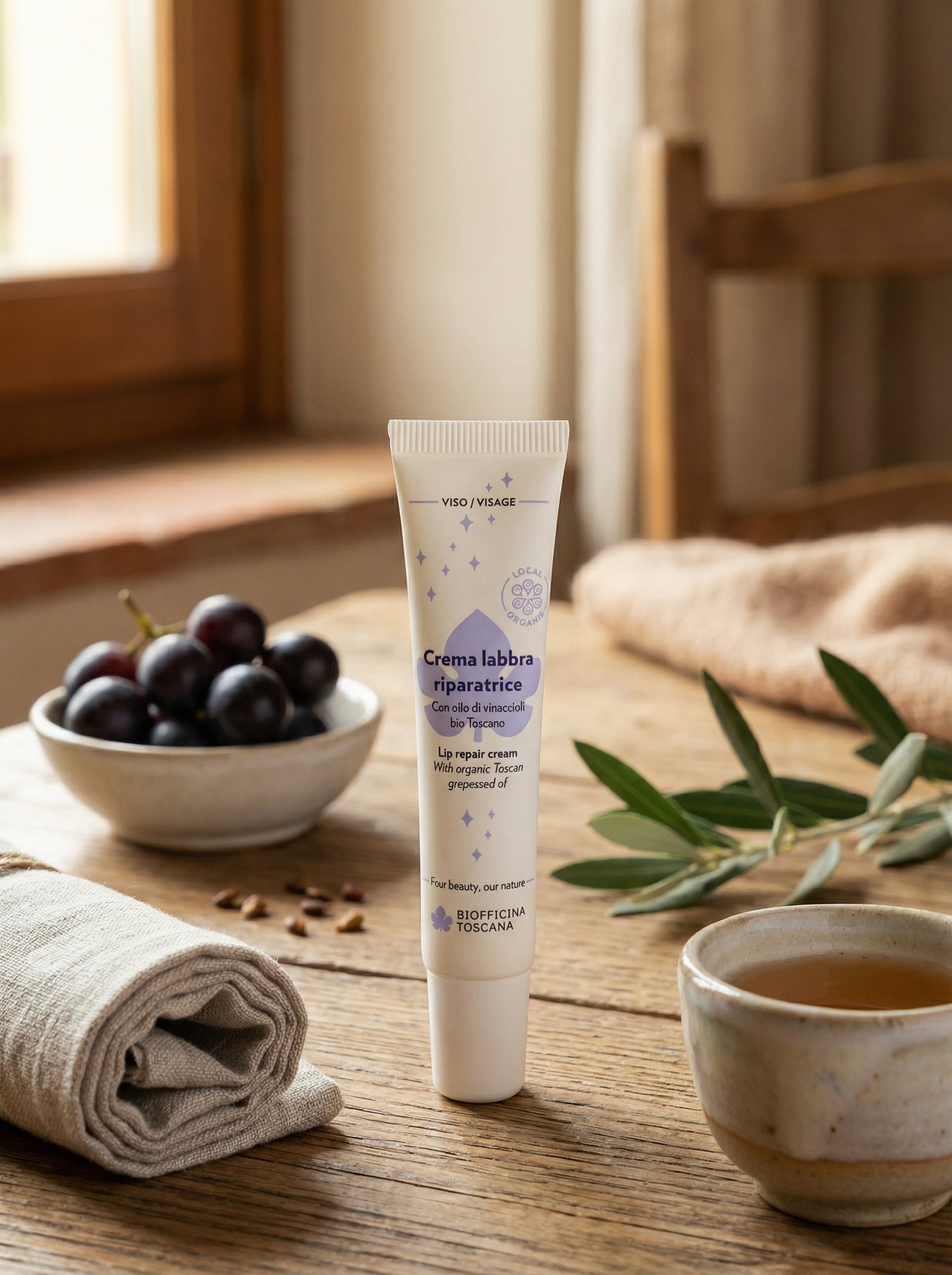 Crema Labbra Riparatrice con Olio di Vinaccioli Bio Toscano by Biofficina Toscana — hero product photo