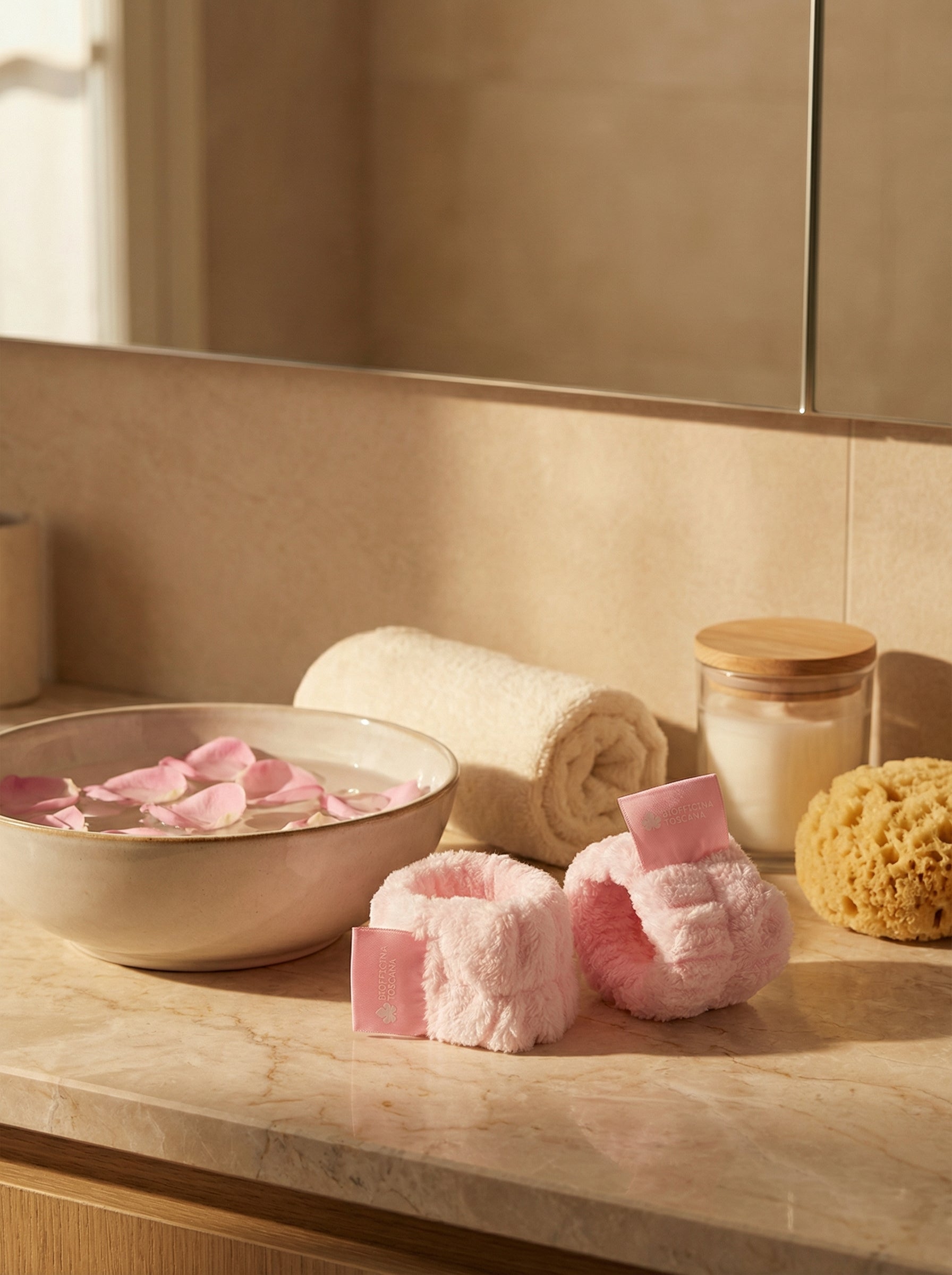 Polsini Rosa - Accessori Skincare Pratici by Biofficina Toscana — hero product photo
