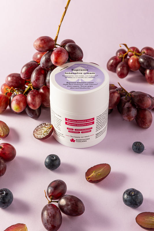 Supreme intensive cream Biofficina Toscana con uva e mirtilli bio toscani