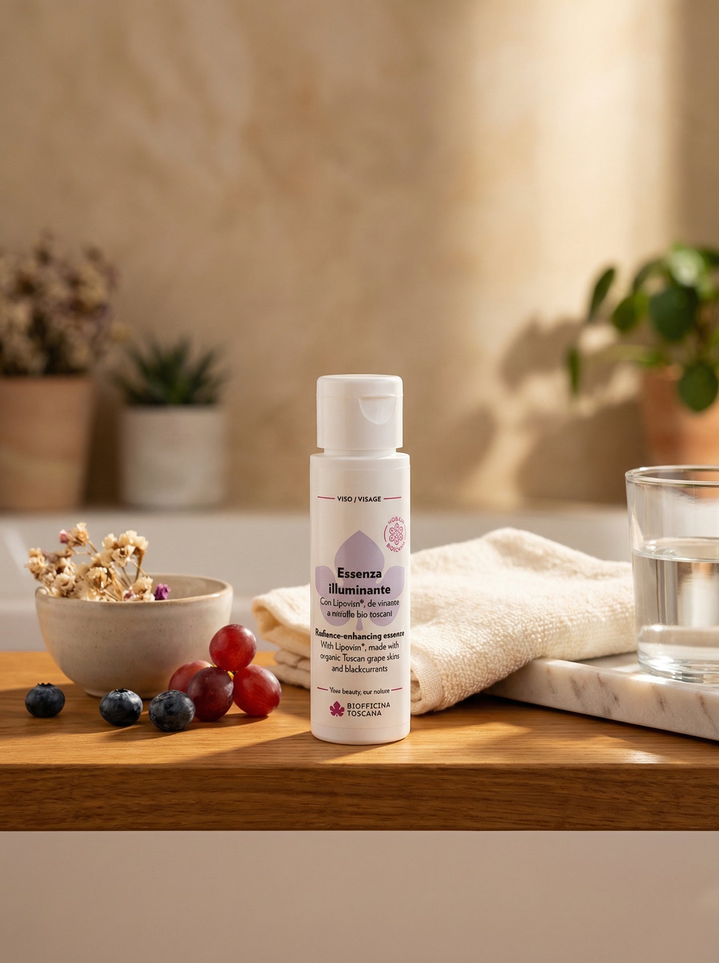 Essenza illuminante con Lipovim da vinacce e mirtillo by Biofficina Toscana — hero product photo