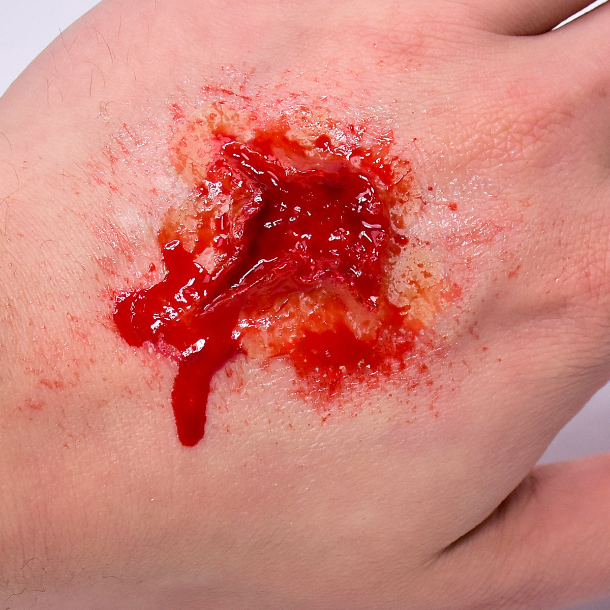 Ferita finta in lattice Grimas 807 Open wound, applicata sulla pelle