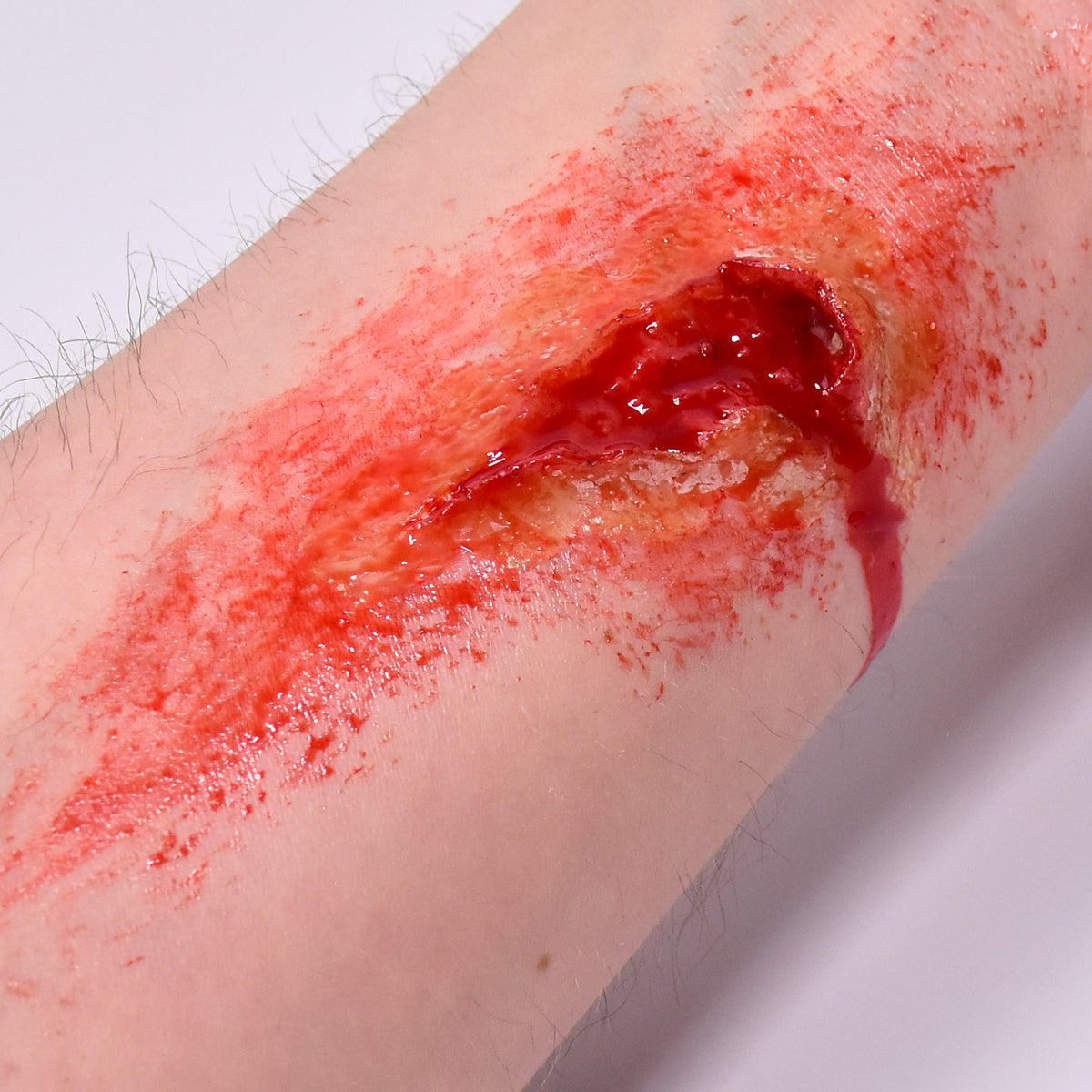 Ferita finta in lattice Grimas 806 Open wound, applicata sulla pelle