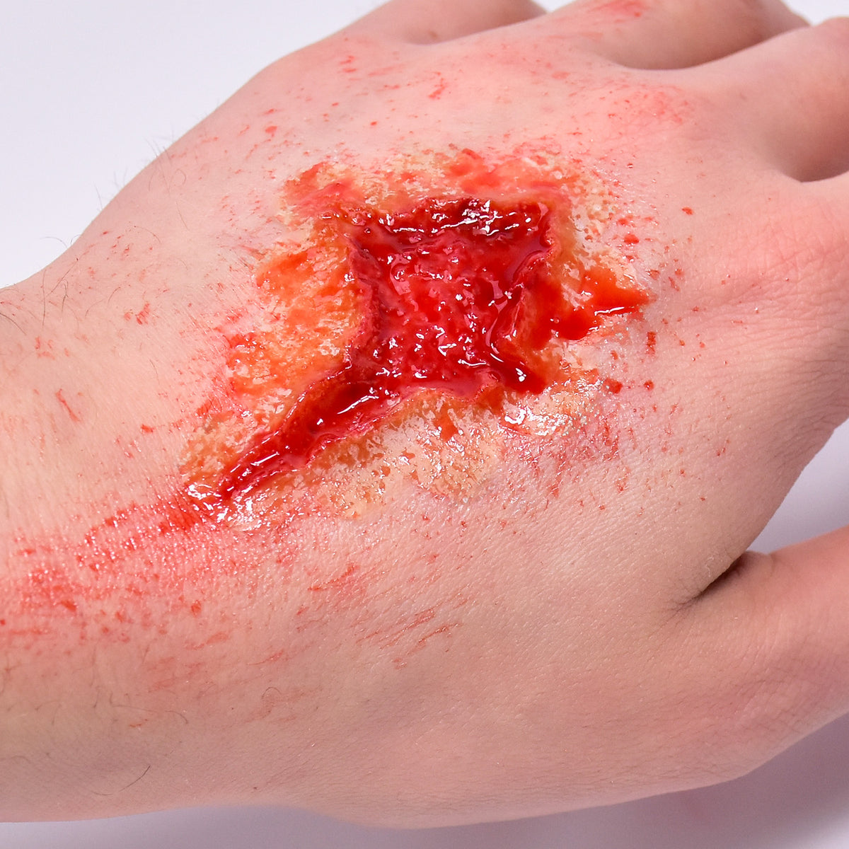Ferita finta in lattice Grimas 805 Open wound, applicata sulla pelle