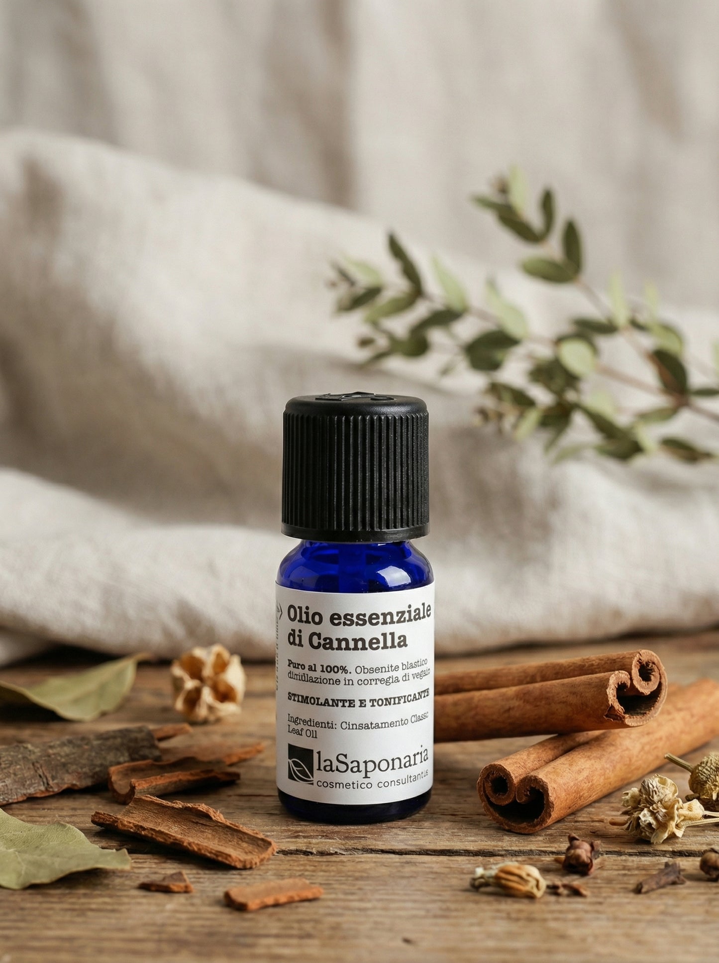 Olio essenziale di Cannella Puro, Stimolante e Tonificante by La Saponaria — hero product photo