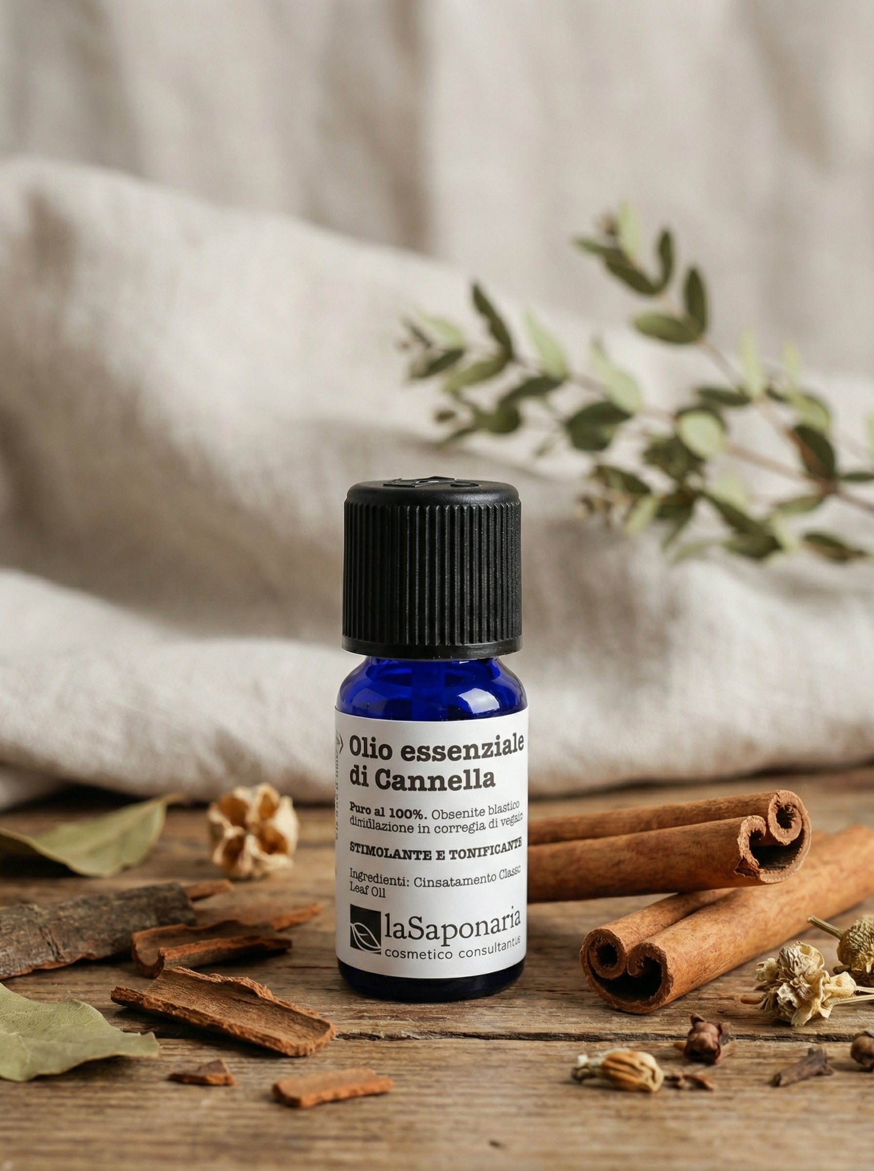 Olio essenziale di Cannella Puro, Stimolante e Tonificante by La Saponaria — hero product photo