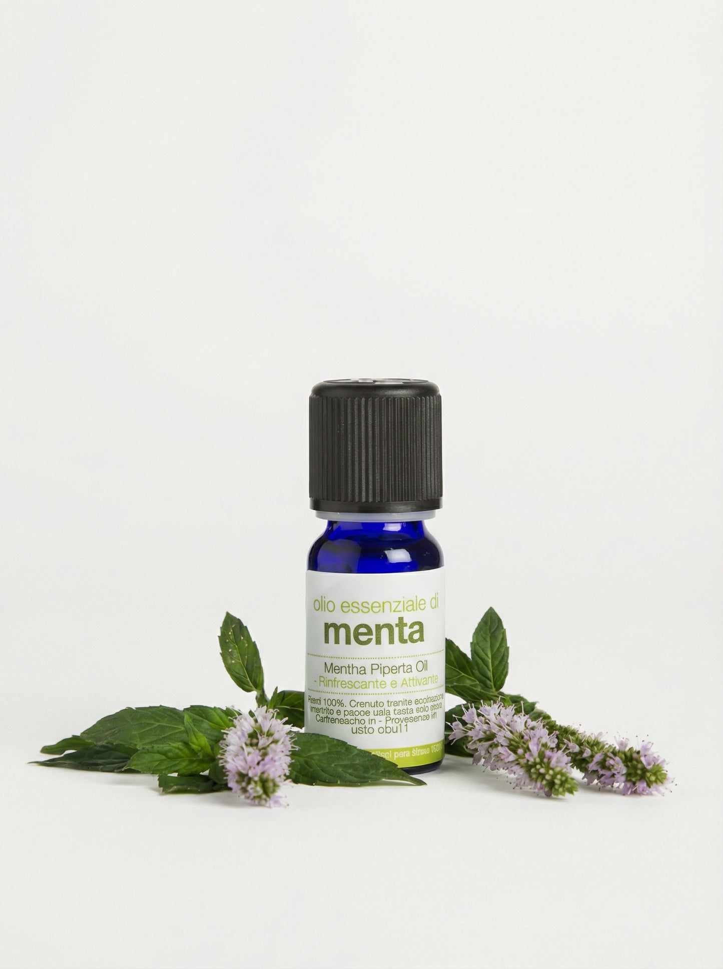 Olio essenziale di menta BIO - Rinfrescante e Attivante by La Saponaria — product photo on white background
