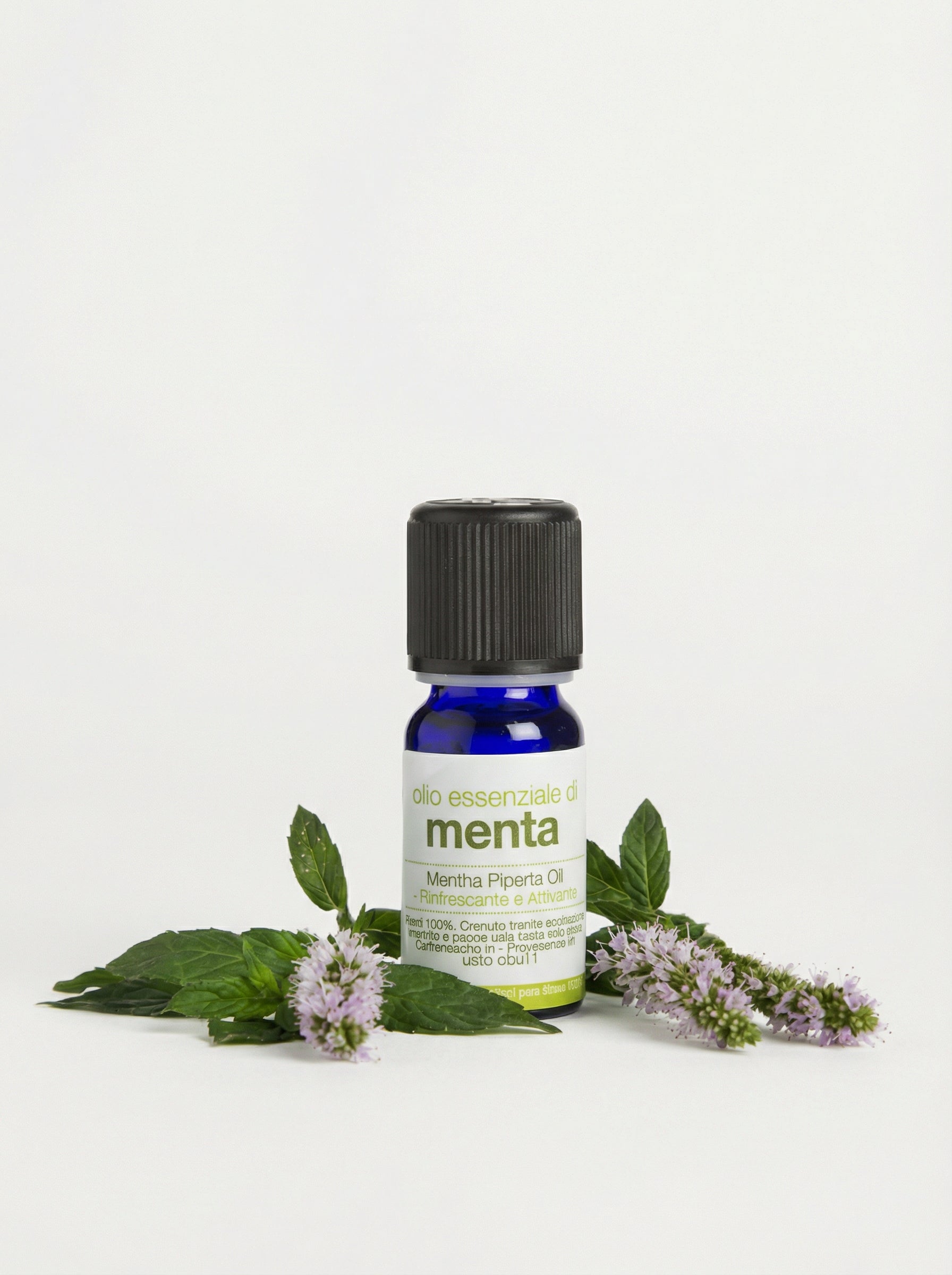 Olio essenziale di menta BIO - Rinfrescante e Attivante by La Saponaria — product photo on white background