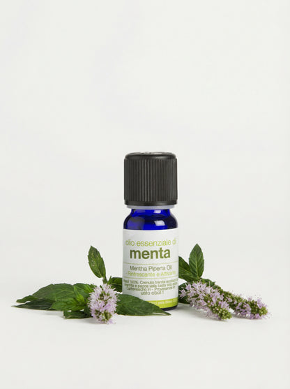 Olio essenziale di menta BIO - Rinfrescante e Attivante by La Saponaria — product photo on white background