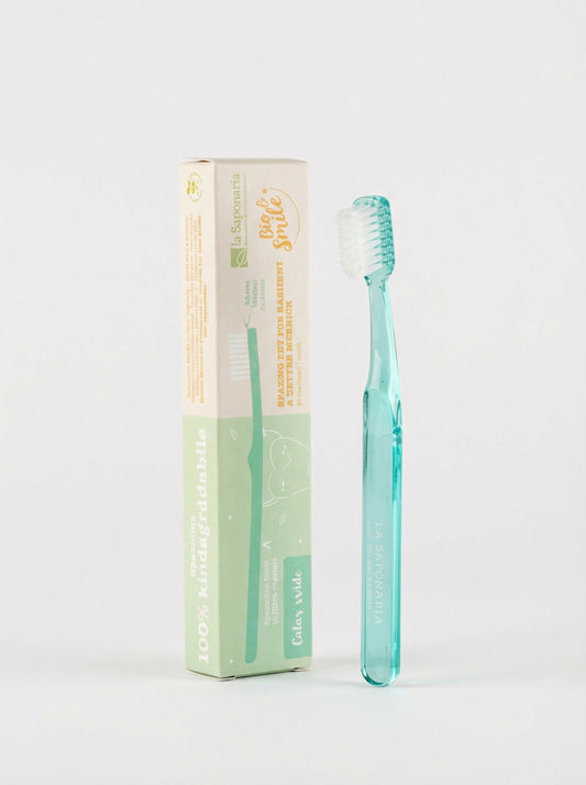 Spazzolino bimbi in fibra vegetale - Denti sani e protetti by La Saponaria — product photo on white background