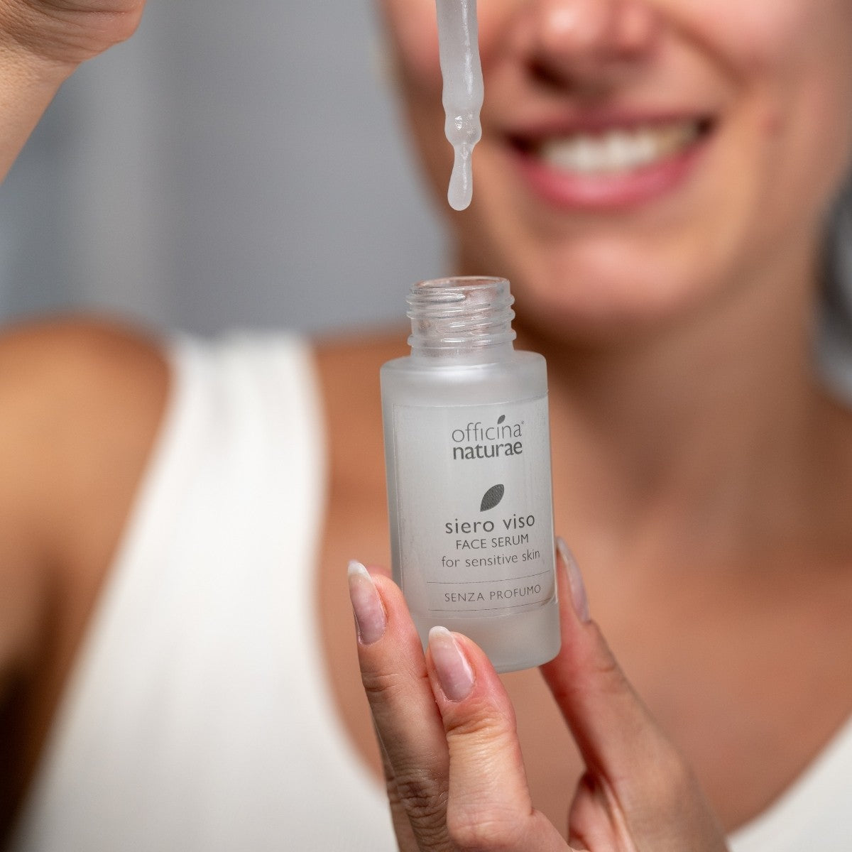 Siero Viso Pelle Sensibile Senza Profumo con Acido Ialuronico