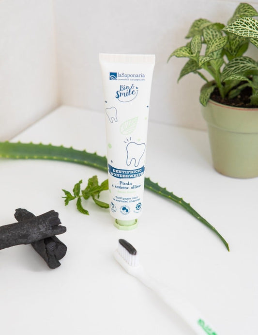 Dentifricio sbiancante WonderWhite Menta&Carbone Bio Freschezza