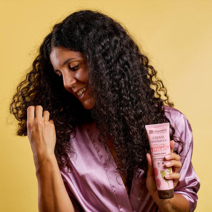 Crema Ravvivaricci babassu bio e prebiotici modellante per ricci esuberanti e flessibili