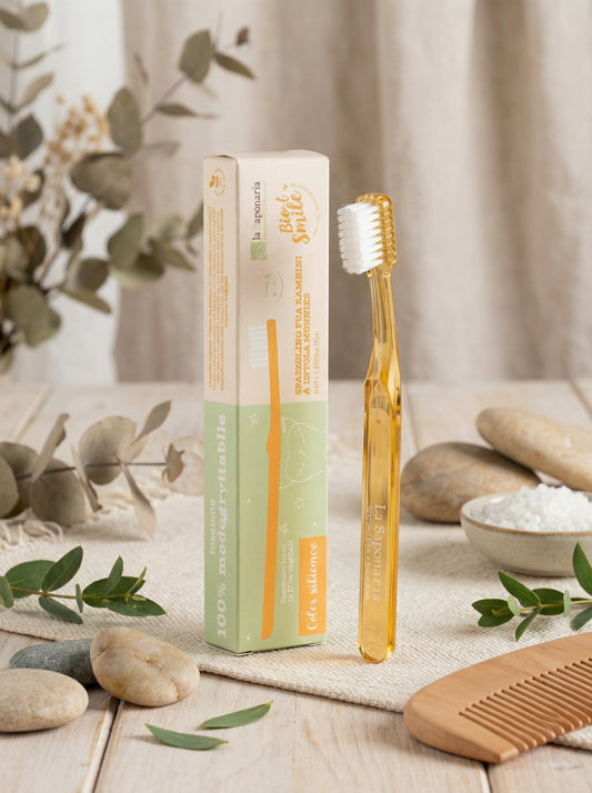 Spazzolino bimbi in fibra vegetale by La Saponaria — hero product photo