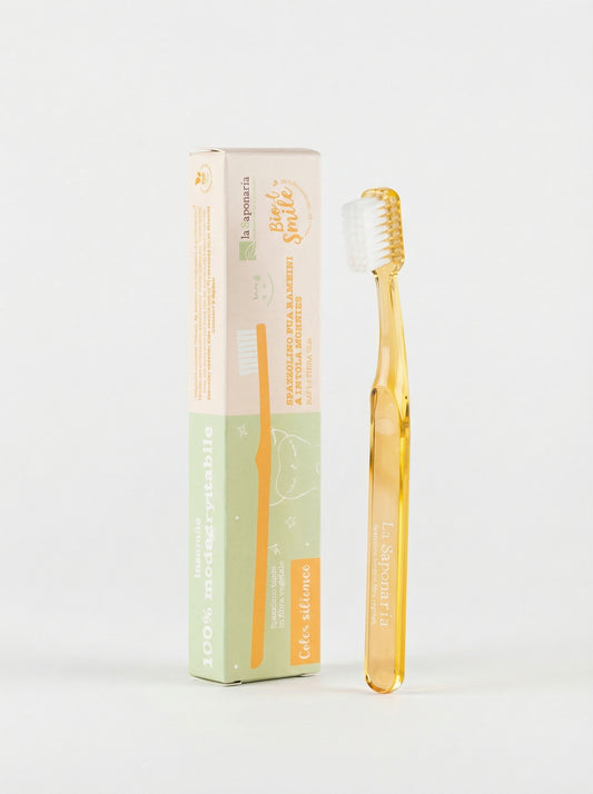Spazzolino bimbi in fibra vegetale by La Saponaria — product photo on white background