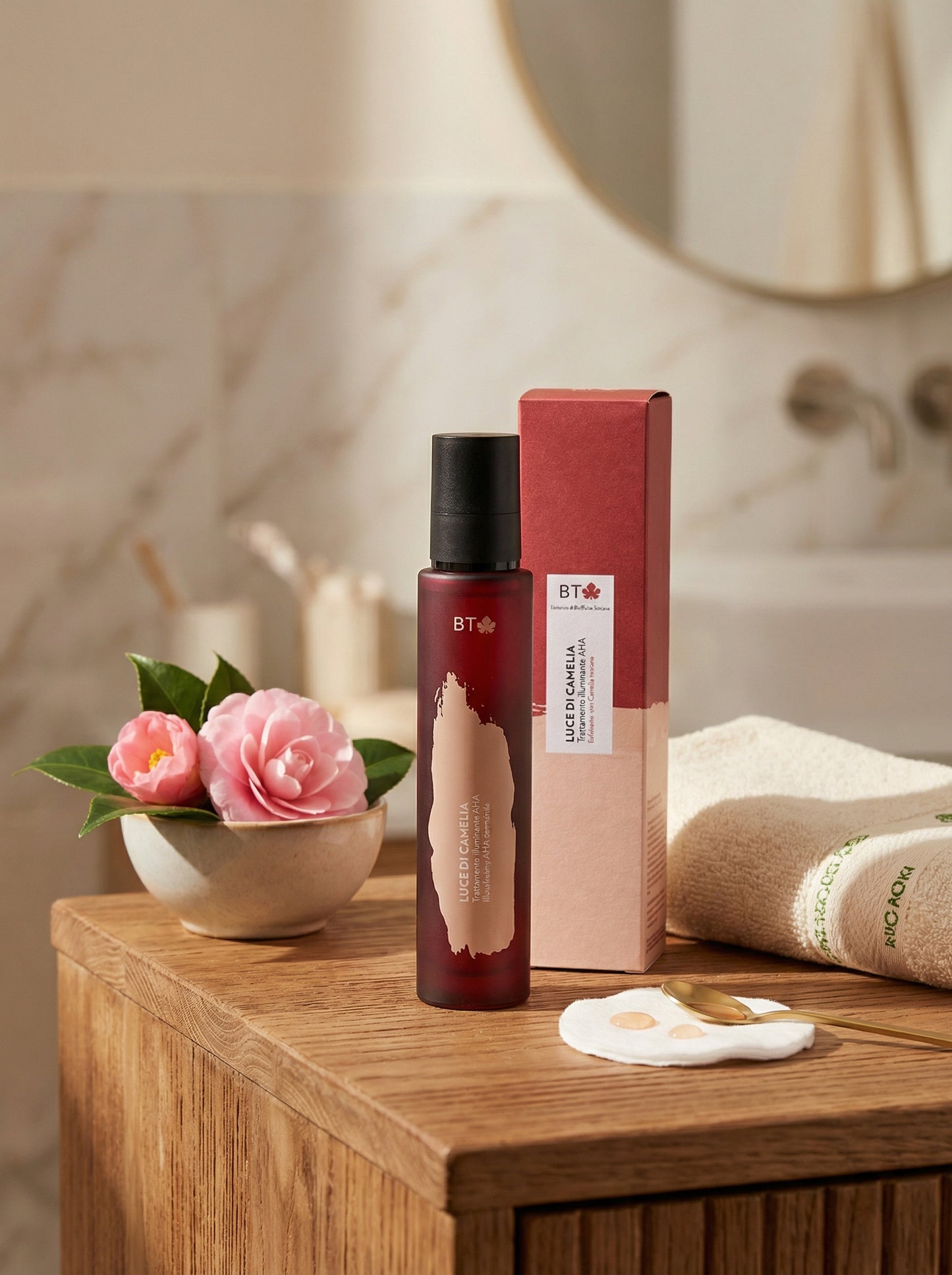 Luce di camelia - Trattamento illuminante AHA 100 ml by Biofficina Toscana — hero product photo